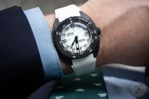 Doxa SUB 300 Carbon Whitepearl
