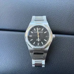 Girard-Perregaux Girard-Perregaux Laureato 81010-11-634-11A 42mm Stainless steel Black