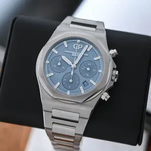 Girard-Perregaux Laureato Chronograph Ice Blue