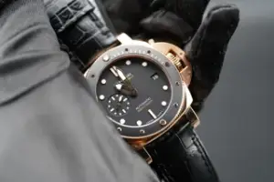 Panerai Panerai Submersible PAM02164 42mm Yellow gold Black