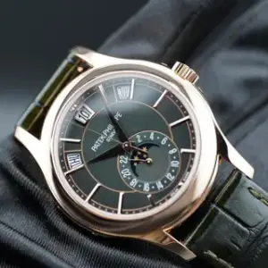 Patek Philippe Patek Philippe Annual Calendar 5205R-011 40mm Rose gold Green