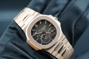 Patek Philippe Patek Philippe Nautilus 5712/1R-001 40mm Rose gold Brown