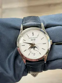 Patek Philippe Patek Philippe Annual Calendar 5396G-011 38mm White gold Silver