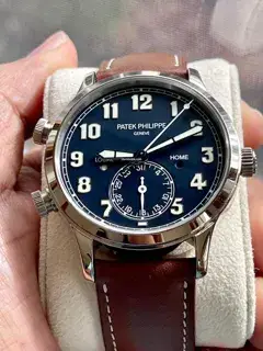 Patek Philippe Patek Philippe Calatrava 5524G-001 42mm White gold Dark Blue