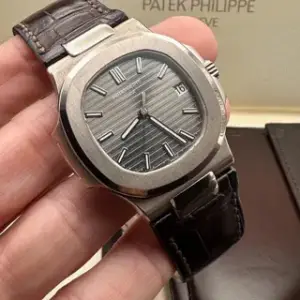Patek Philippe Patek Philippe Nautilus 5711G-001 40mm White gold Gray