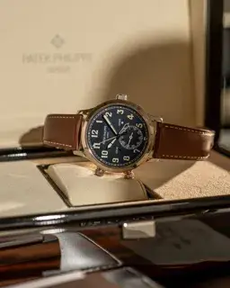 Patek Philippe Patek Philippe Calatrava 5524G 42mm White gold Dark Blue