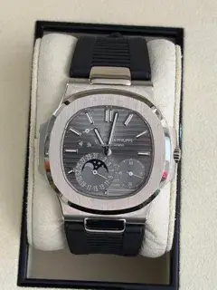 Patek Philippe Patek Philippe Nautilus 5712G-001 38mm White gold Gray