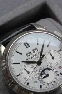 Patek Philippe Patek Philippe Perpetual Calendar Chronograph 5270G-018 41mm White gold Silver