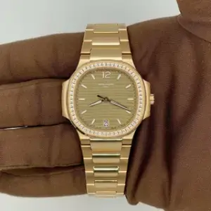 Patek Philippe Patek Philippe Nautilus 7118/1200R-010 35.2mm Rose gold Brown