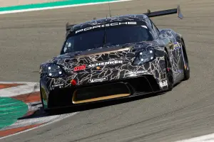 Porsche 718 Cayman GT4 ePerformance
