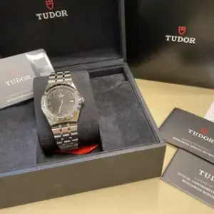 Tudor Tudor Royal 28500 38mm Stainless steel Black